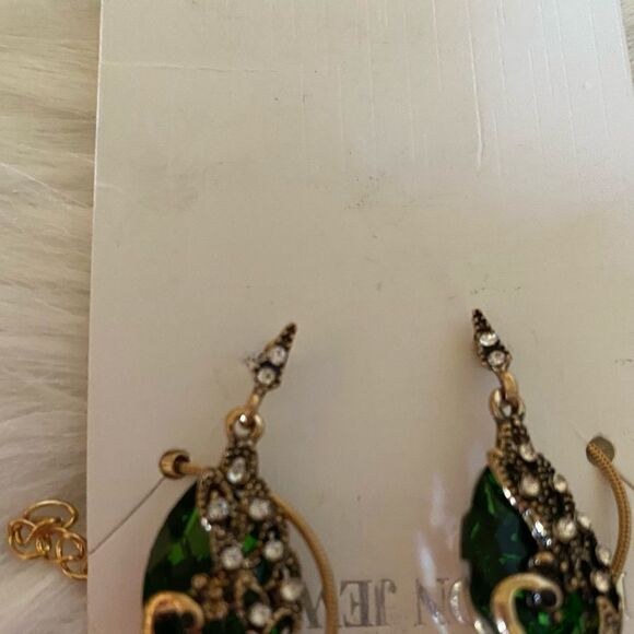 Green and Gold Necklace and Earrings Set - Picture 2 of 5